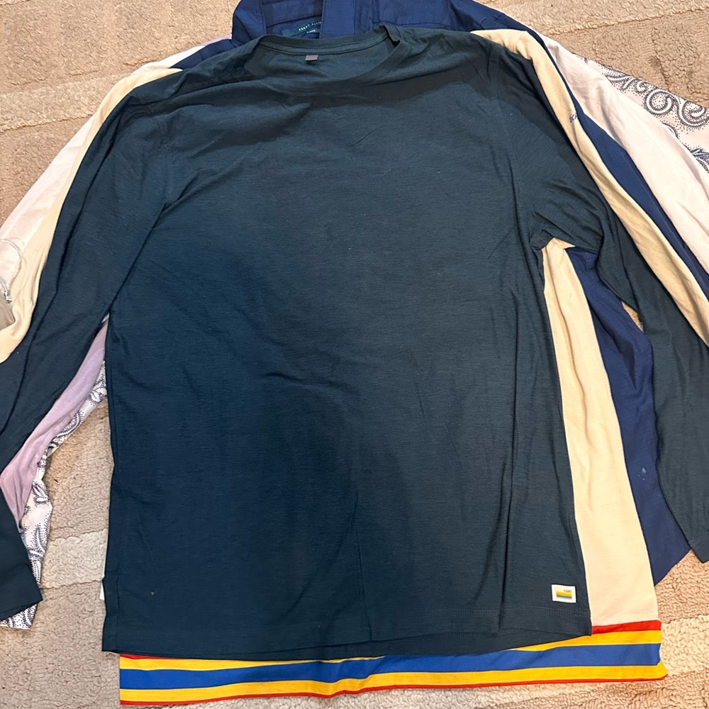 Vuori Long Sleeve Crewneck in Dark Navy